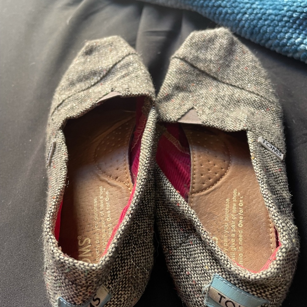 TOMS - Picture 3 of 4